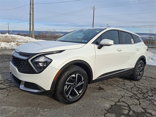 Used 2023 Kia Sportage LX image 3