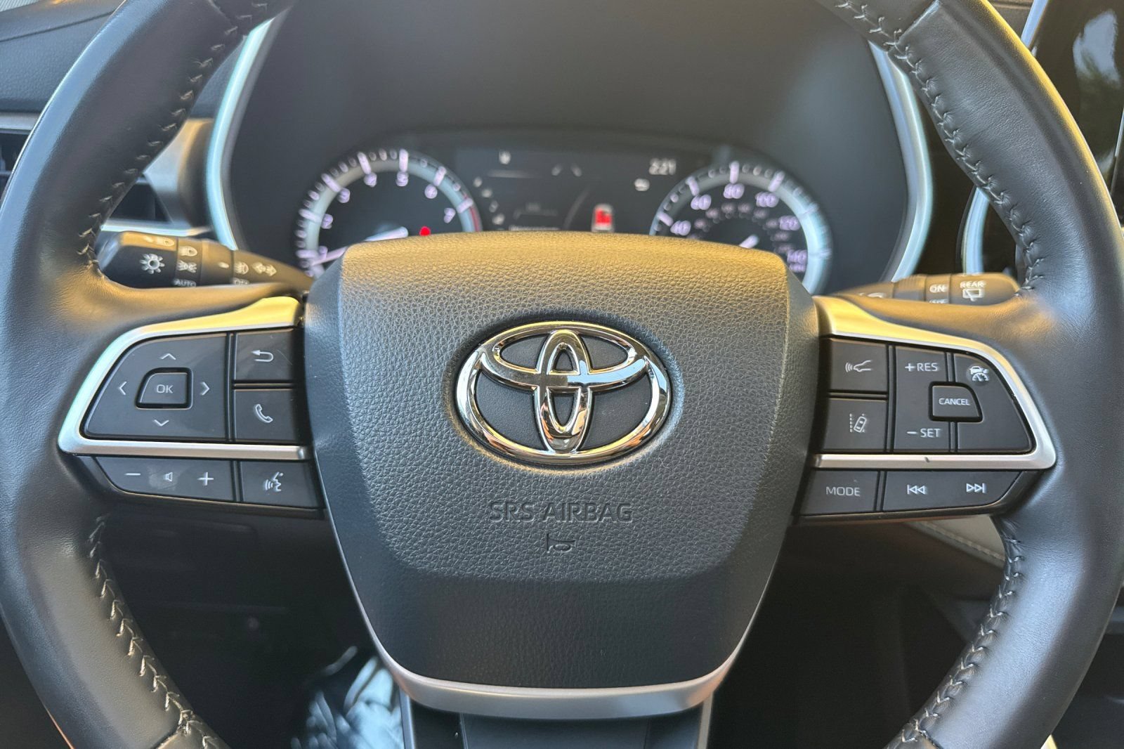 Used 2022 Toyota Highlander XLE FWD image 29