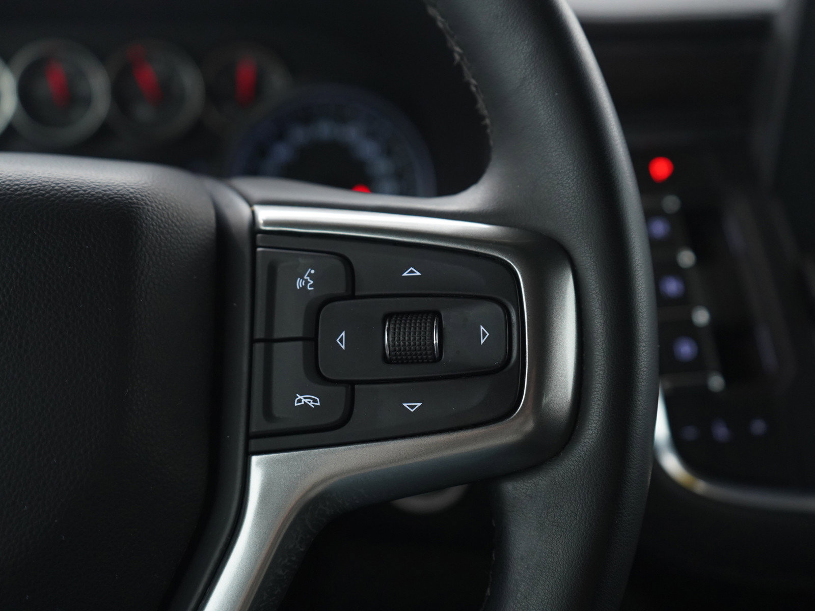 Used 2023 Chevrolet Suburban LS image 28