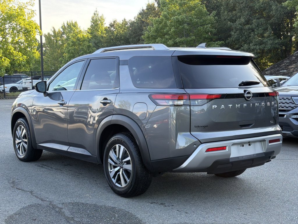 Used 2025 Nissan Pathfinder SL FWD image 3