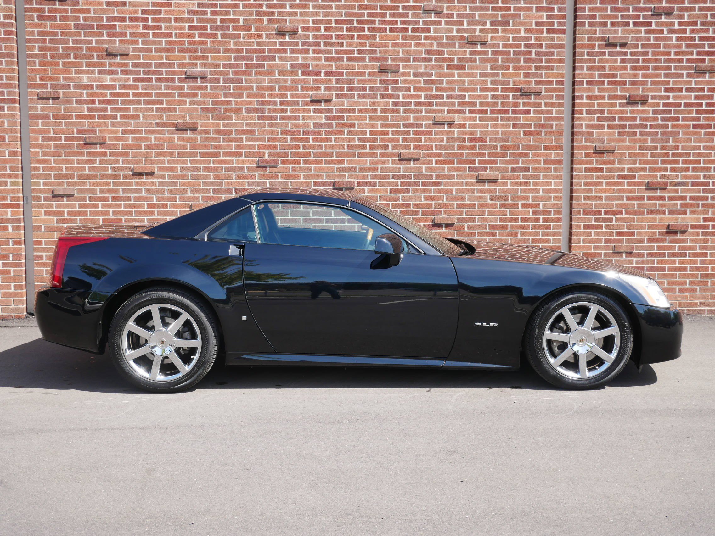 Used 2007 Cadillac XLR RWD image 26