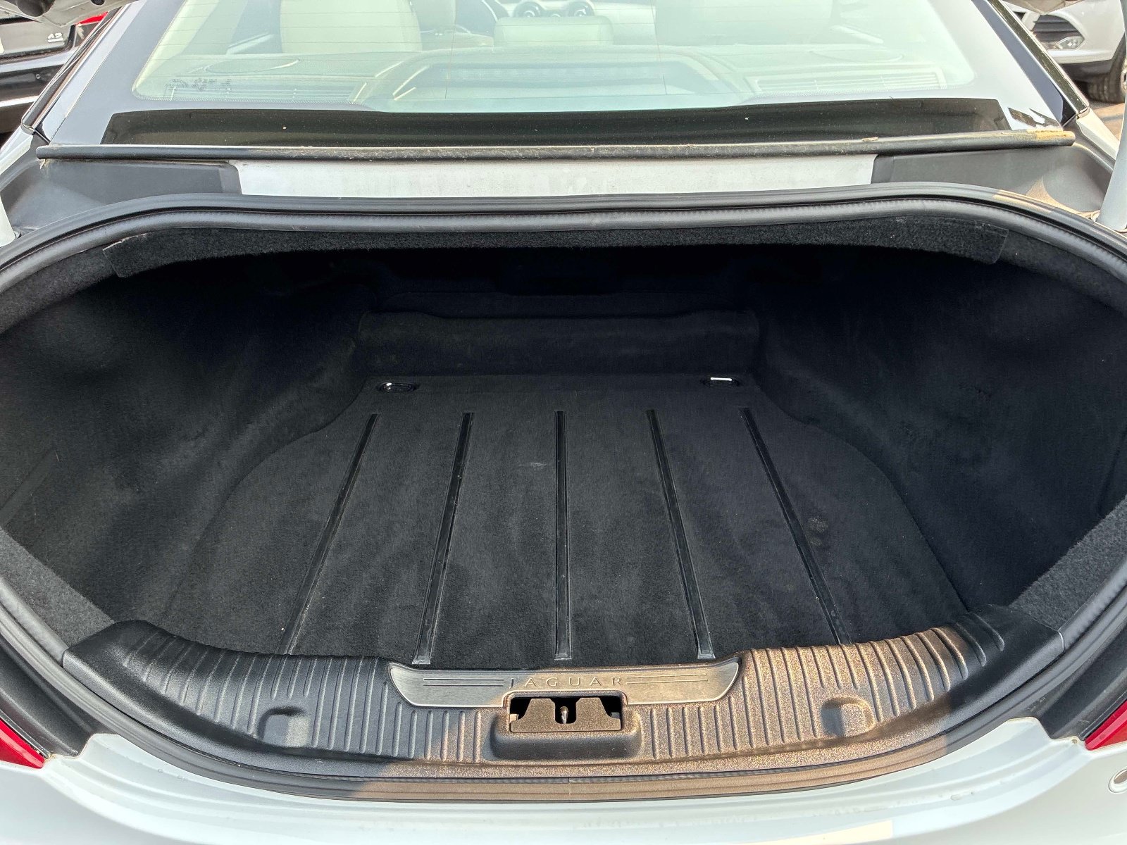 Used 2013 Jaguar XJ RWD image 14