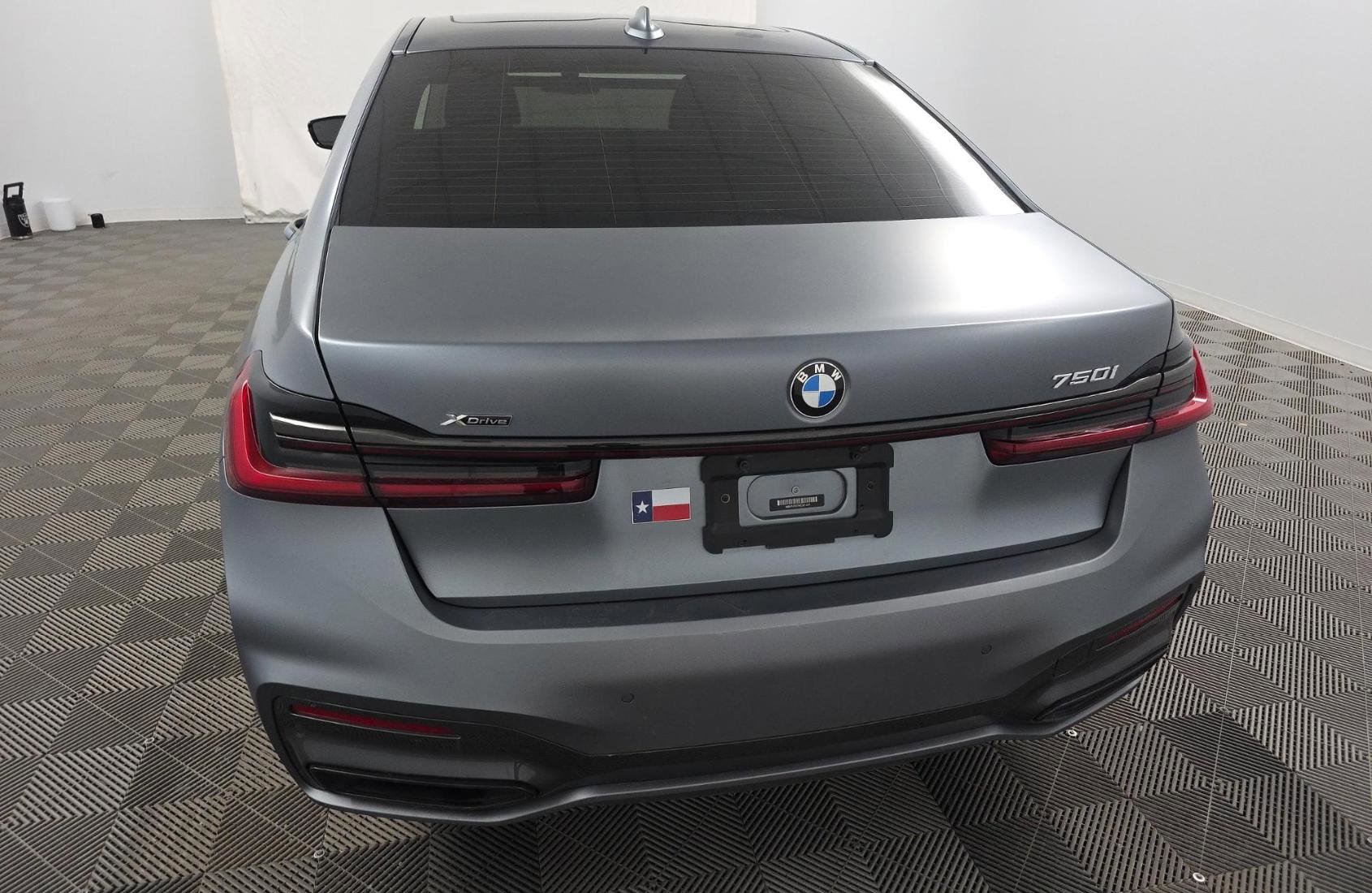 Used 2022 BMW 750i xDrive w/ M Sport Package image 5