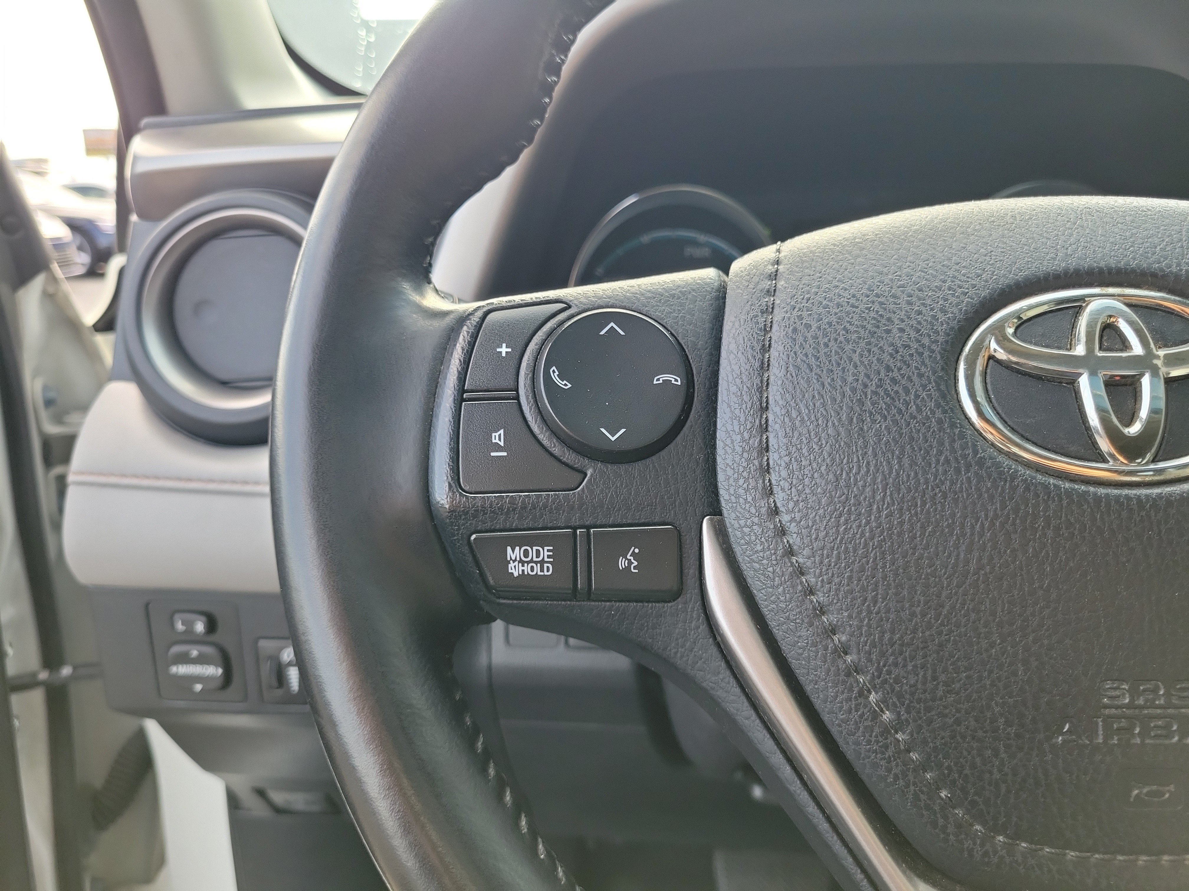 Used 2018 Toyota RAV4 Limited w/ Advanced Technology Package AWD/4WD image 22