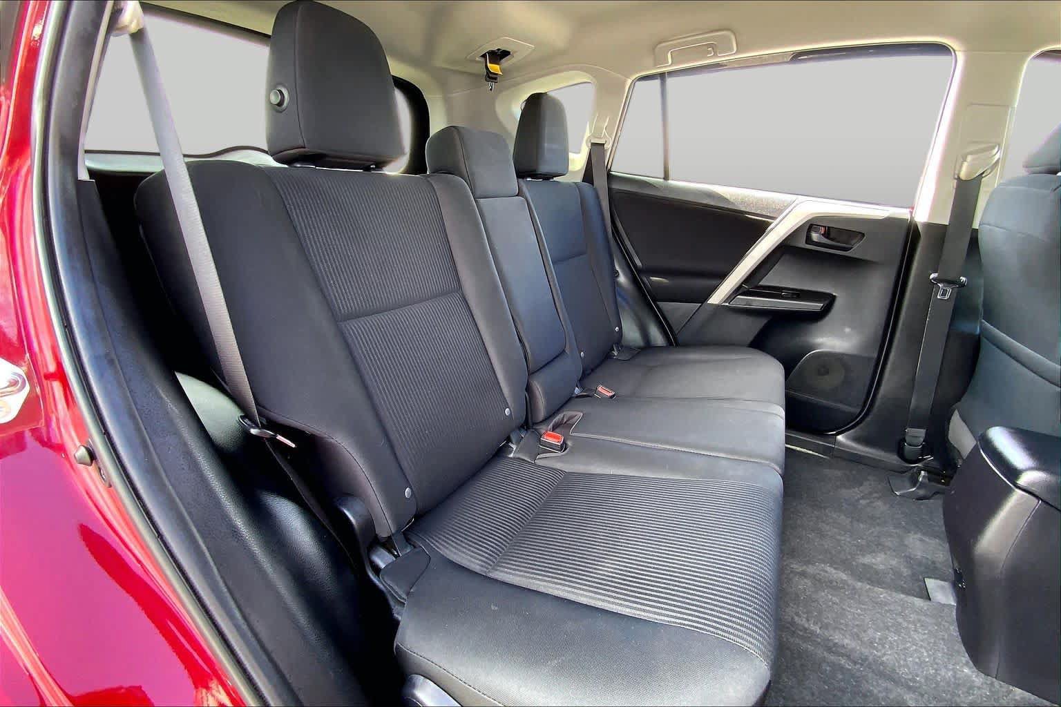 Used 2018 Toyota RAV4 LE w/ All Weather Liner Package AWD/4WD image 19