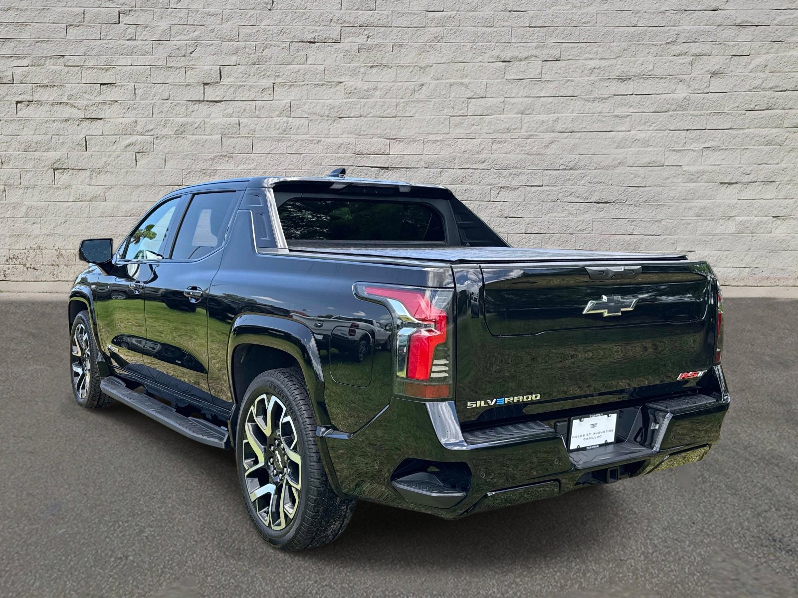 Used 2025 Chevrolet Silverado EV RST AWD/4WD image 3