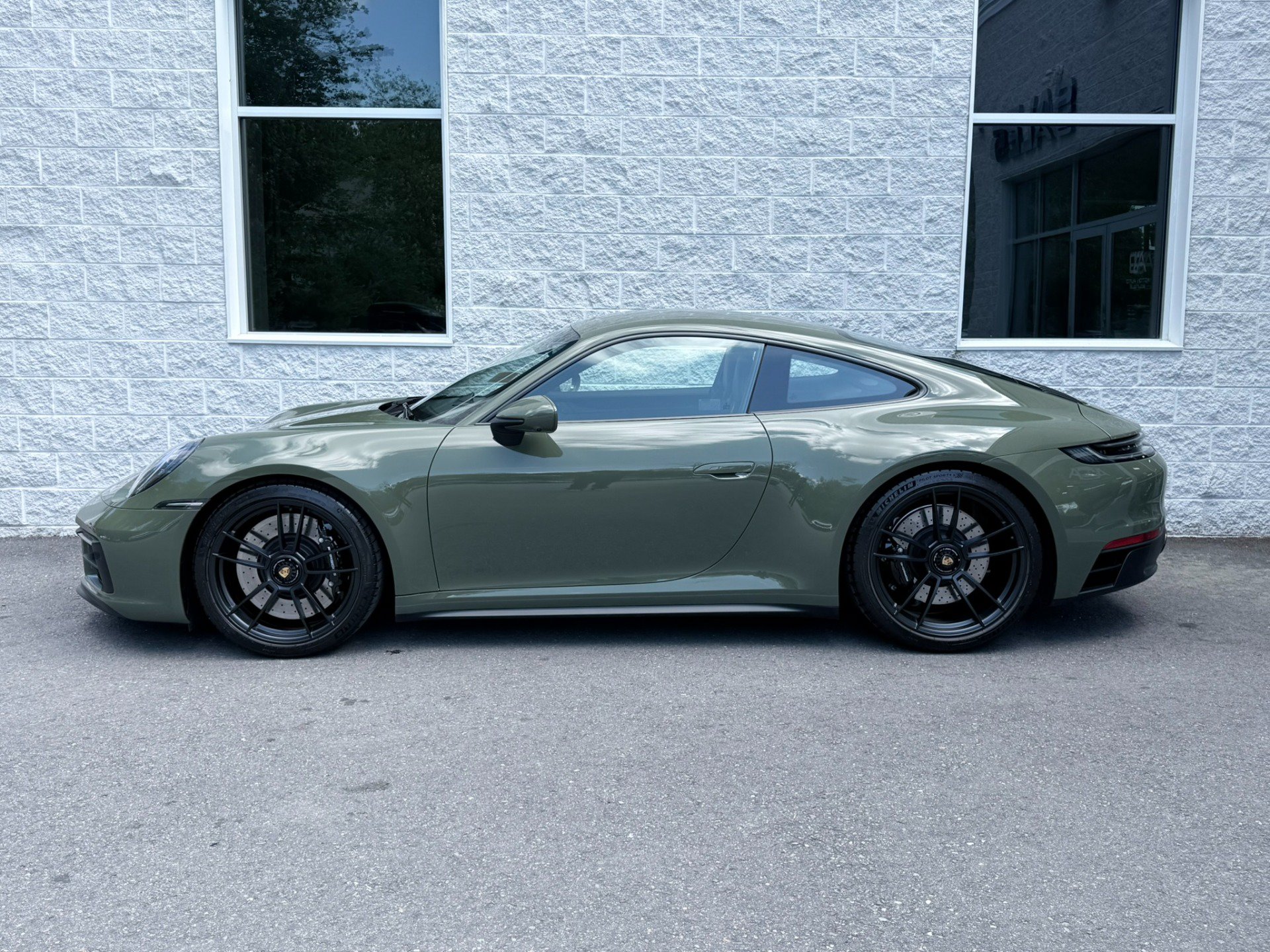 Used 2024 Porsche 911 Carrera GTS RWD image 4