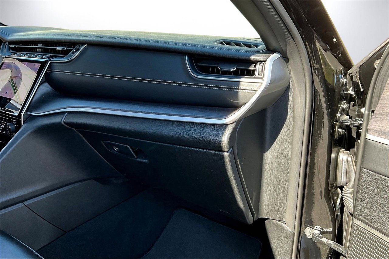 Certified 2024 Jeep Grand Cherokee Limited image 19