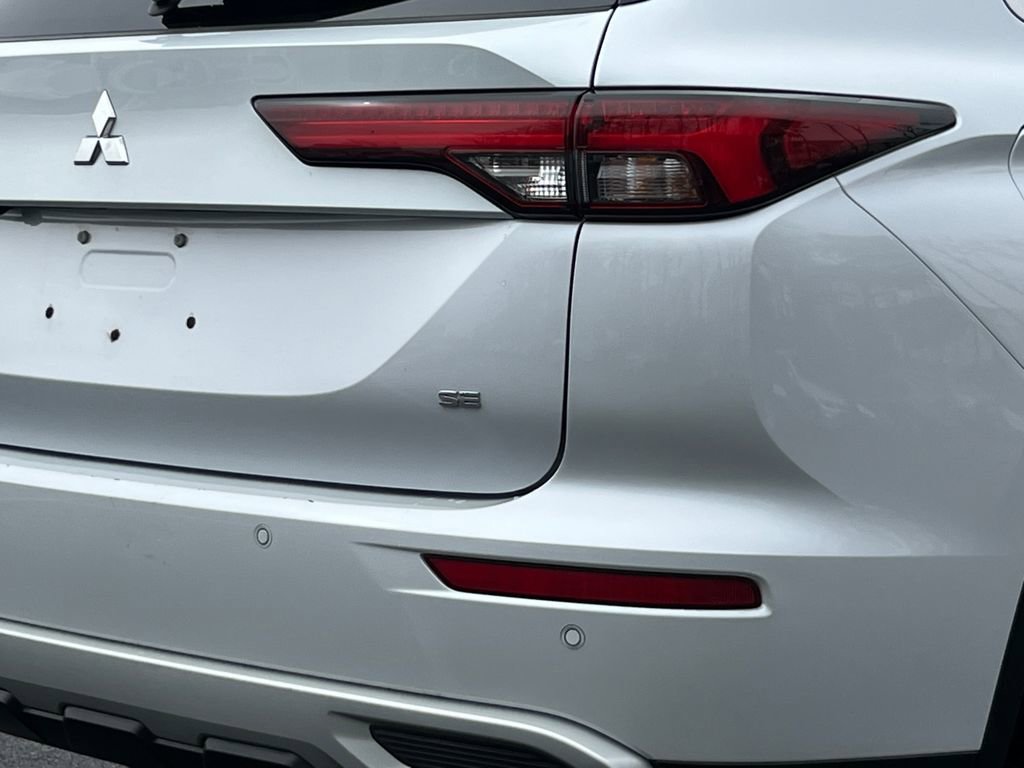 Used 2024 Mitsubishi Outlander SE image 6