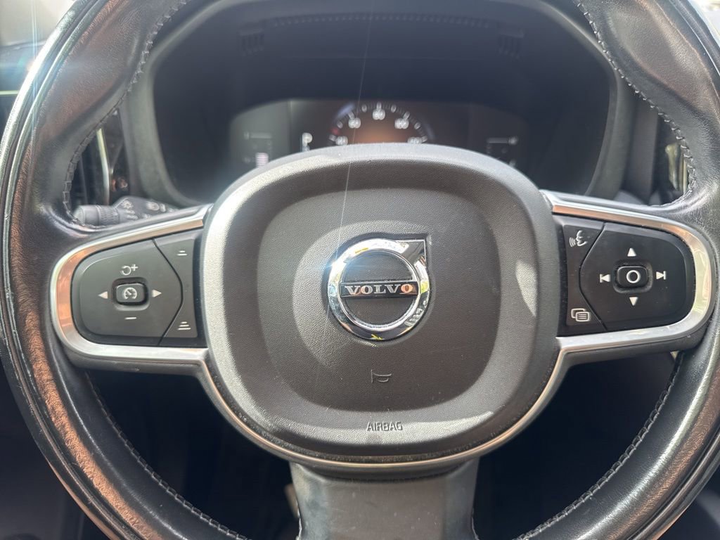 Used 2018 Volvo XC60 T5 Momentum w/ Vision Package image 8