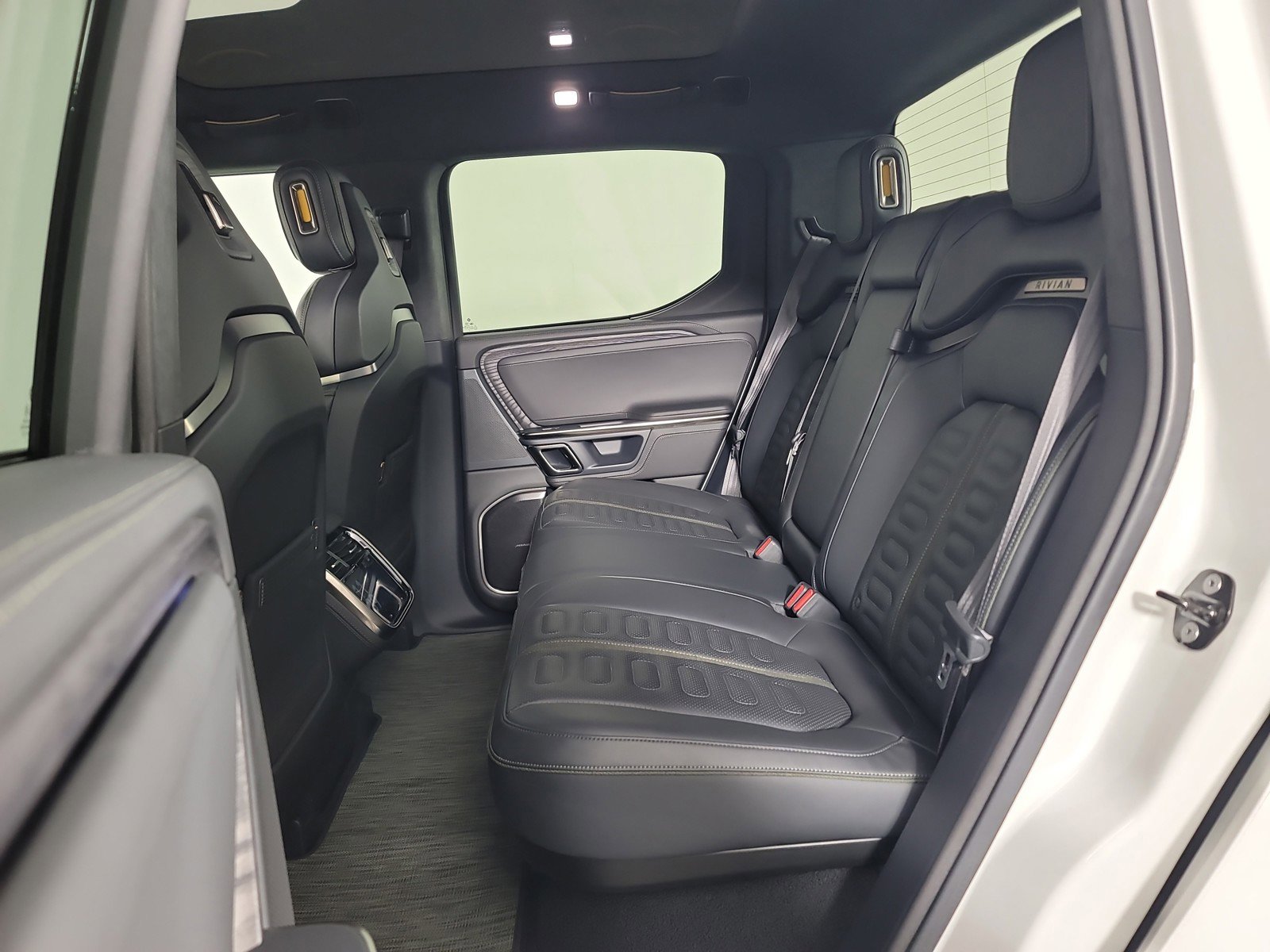 Used 2022 Rivian R1T Adventure image 21