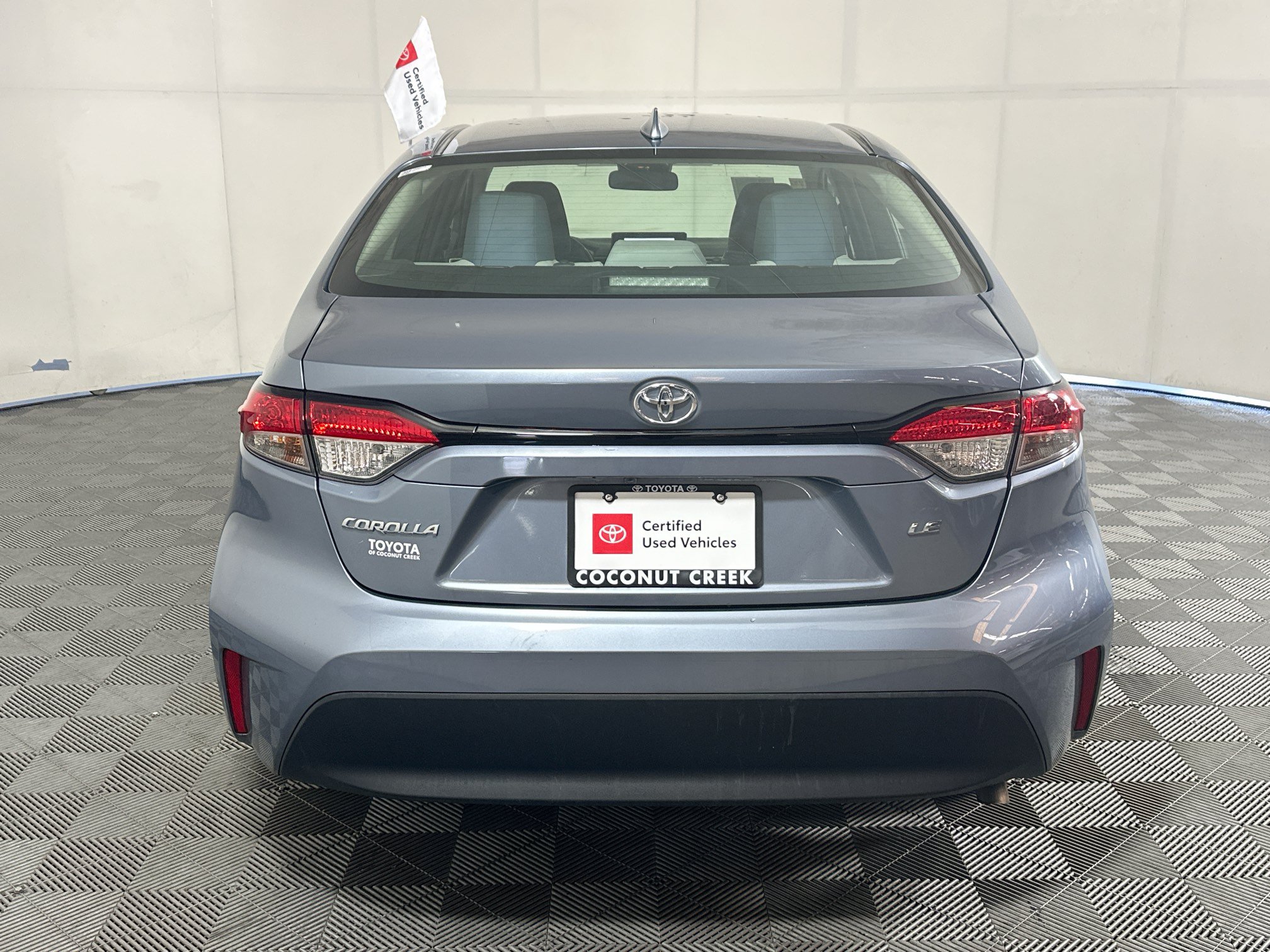 Used 2023 Toyota Corolla LE FWD image 4