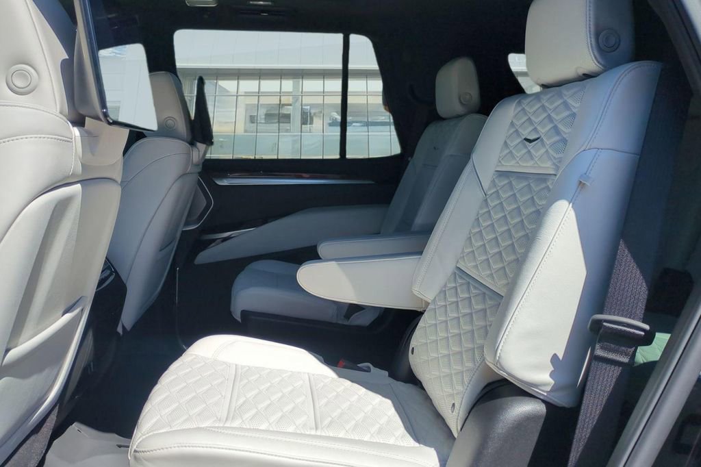 New 2026 Cadillac Escalade Platinum Sport w/ LPO, Floor Liner Package AWD/4WD image 20