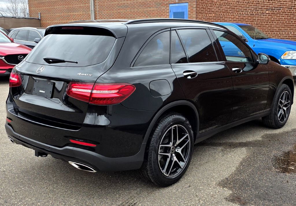 Used 2019 Mercedes-Benz GLC 300 4MATIC w/ AMG Line image 2