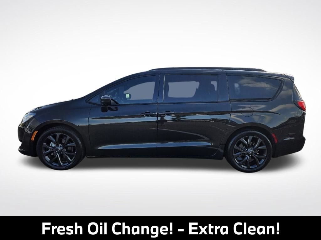 Used 2019 Chrysler Pacifica Touring-L Plus w/ Advanced Safetytec Group FWD image 4