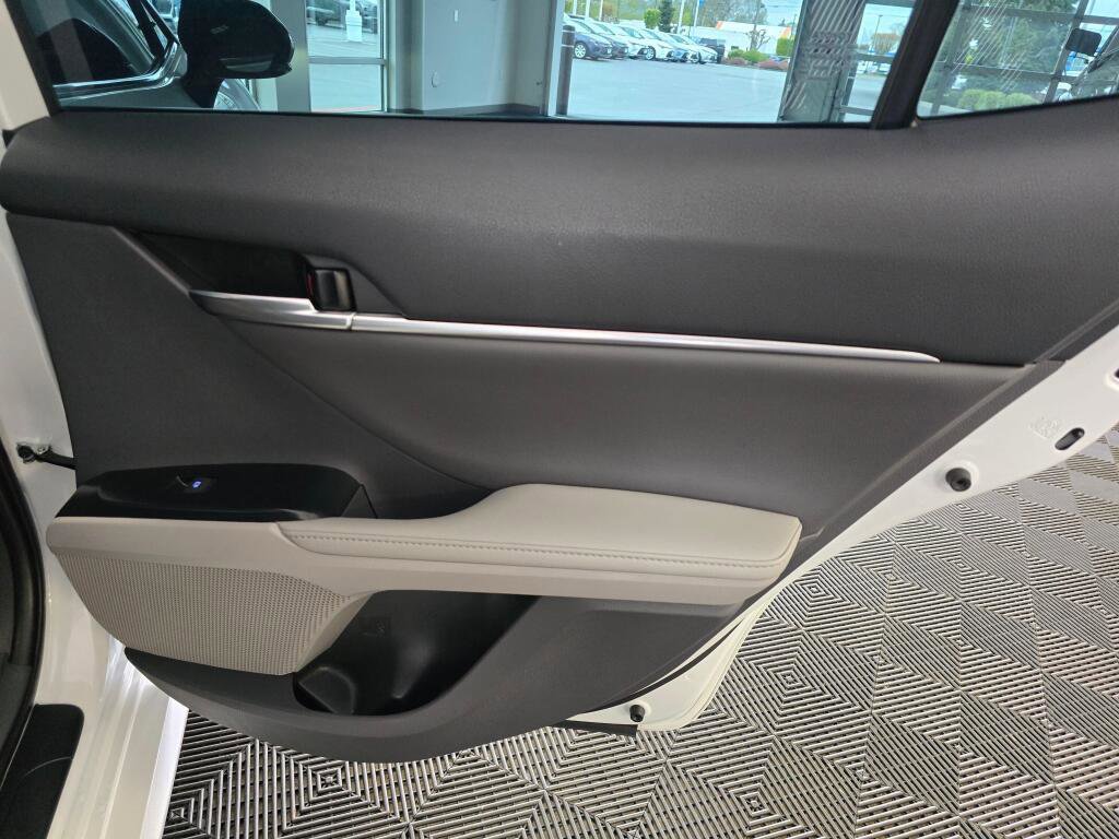 Used 2020 Toyota Camry XLE w/ Driver Assist Package FWD image 40