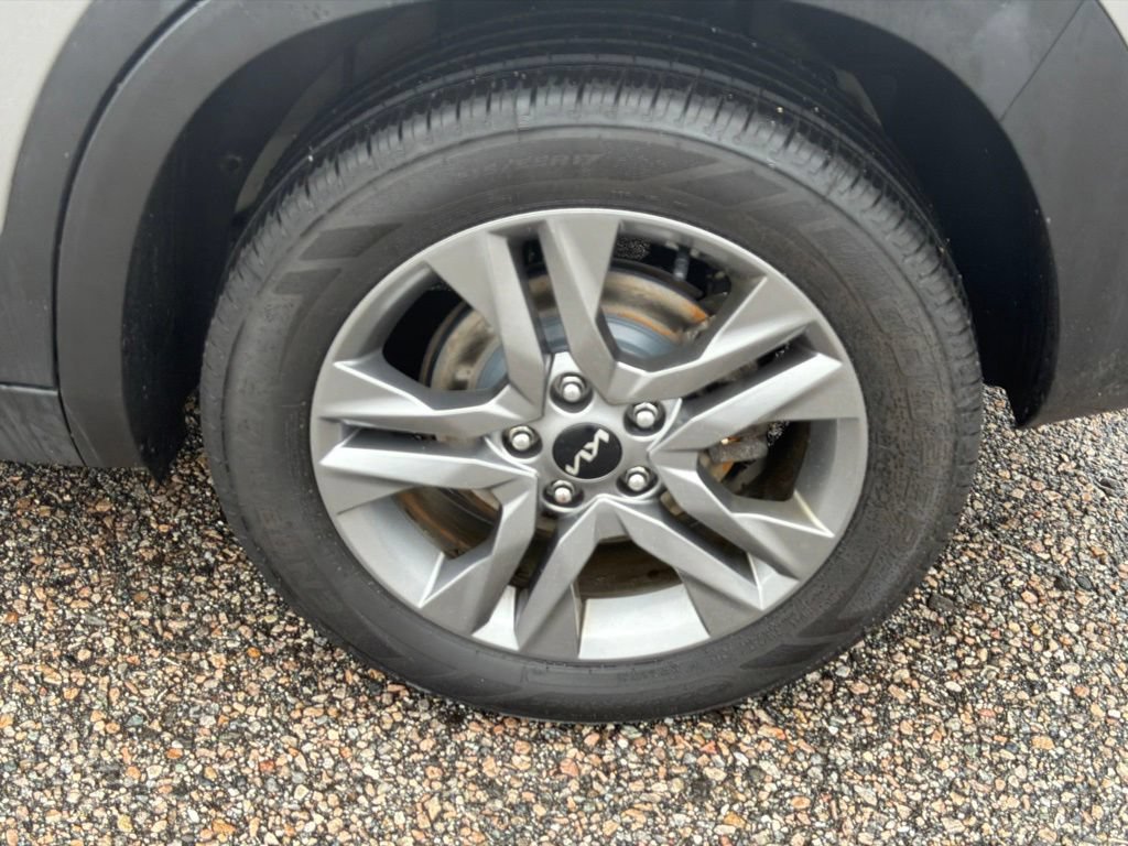 Used 2023 Kia Seltos LX AWD/4WD image 13