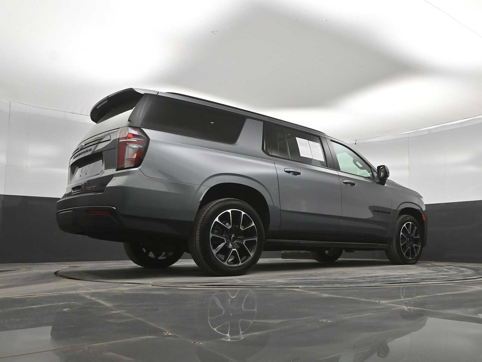 Used 2022 Chevrolet Suburban RST w/ Luxury Package AWD/4WD image 37