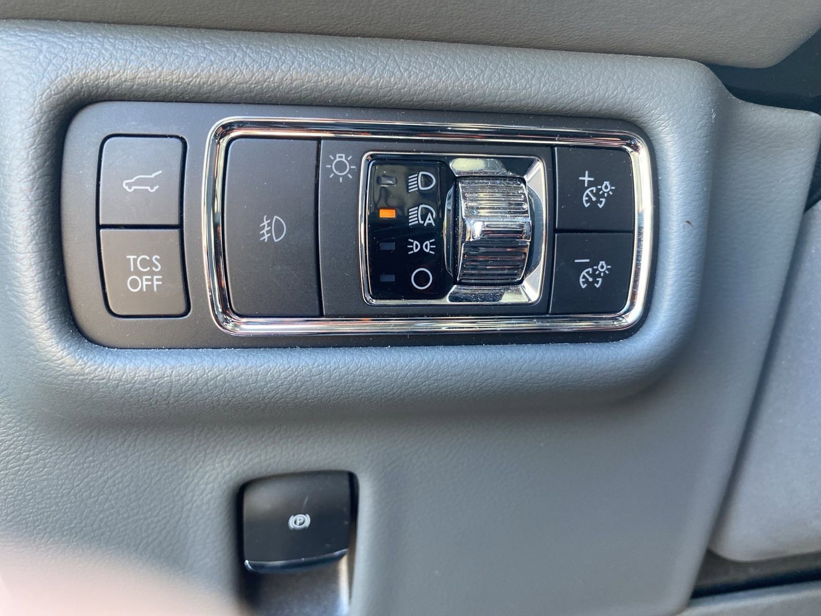 Used 2021 Lincoln Nautilus Reserve w/ Equipment Group 202A image 12