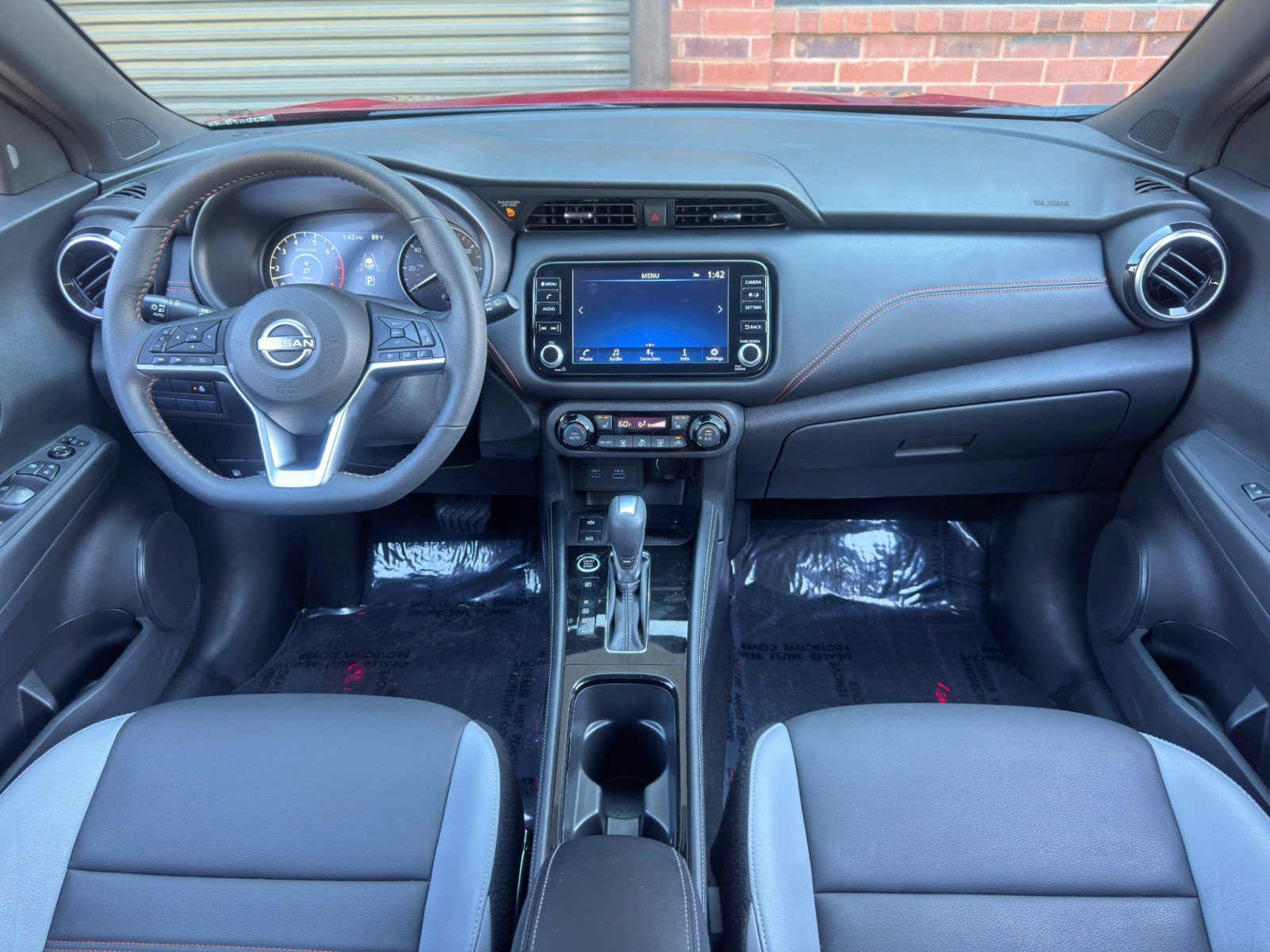 Used 2023 Nissan Kicks SR w/ SR Premium Package FWD image 11