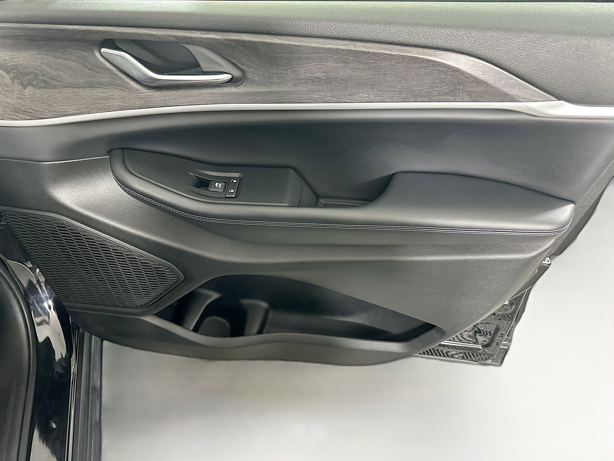 Used 2024 Jeep Grand Cherokee L Limited w/ Luxury Tech Group II image 33