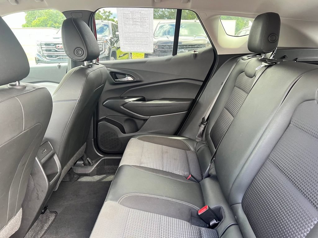Used 2025 Chevrolet Trax LT FWD image 7