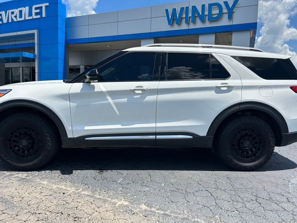 Used 2022 Ford Explorer Platinum w/ Equipment Group 601A AWD/4WD image 2