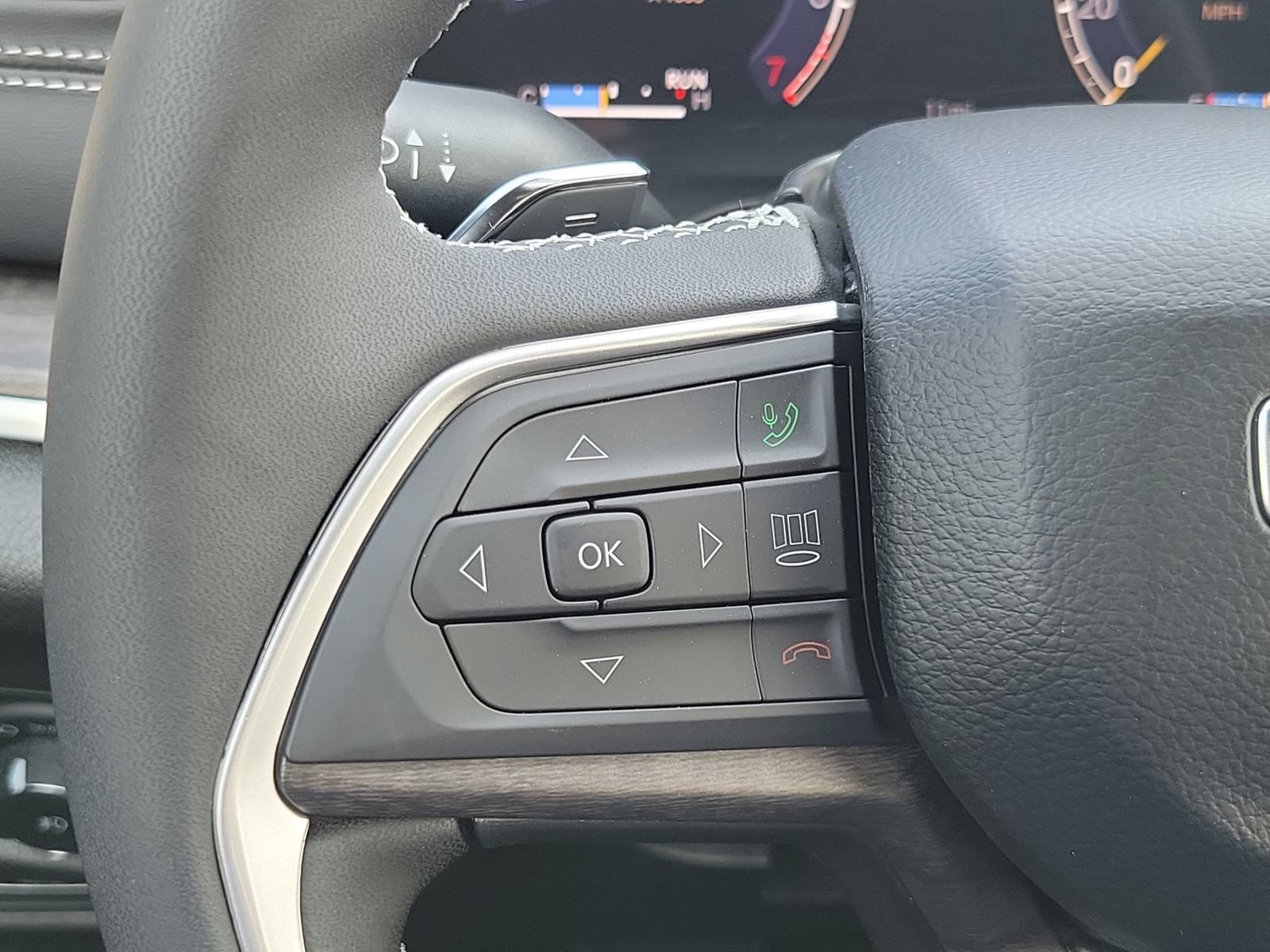 New 2027 Jeep Grand Cherokee Limited RWD image 14