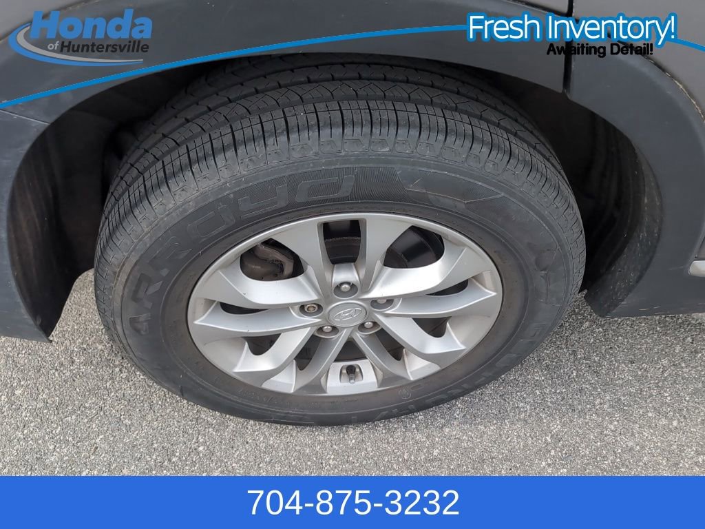 Used 2019 Hyundai Santa Fe SE image 10