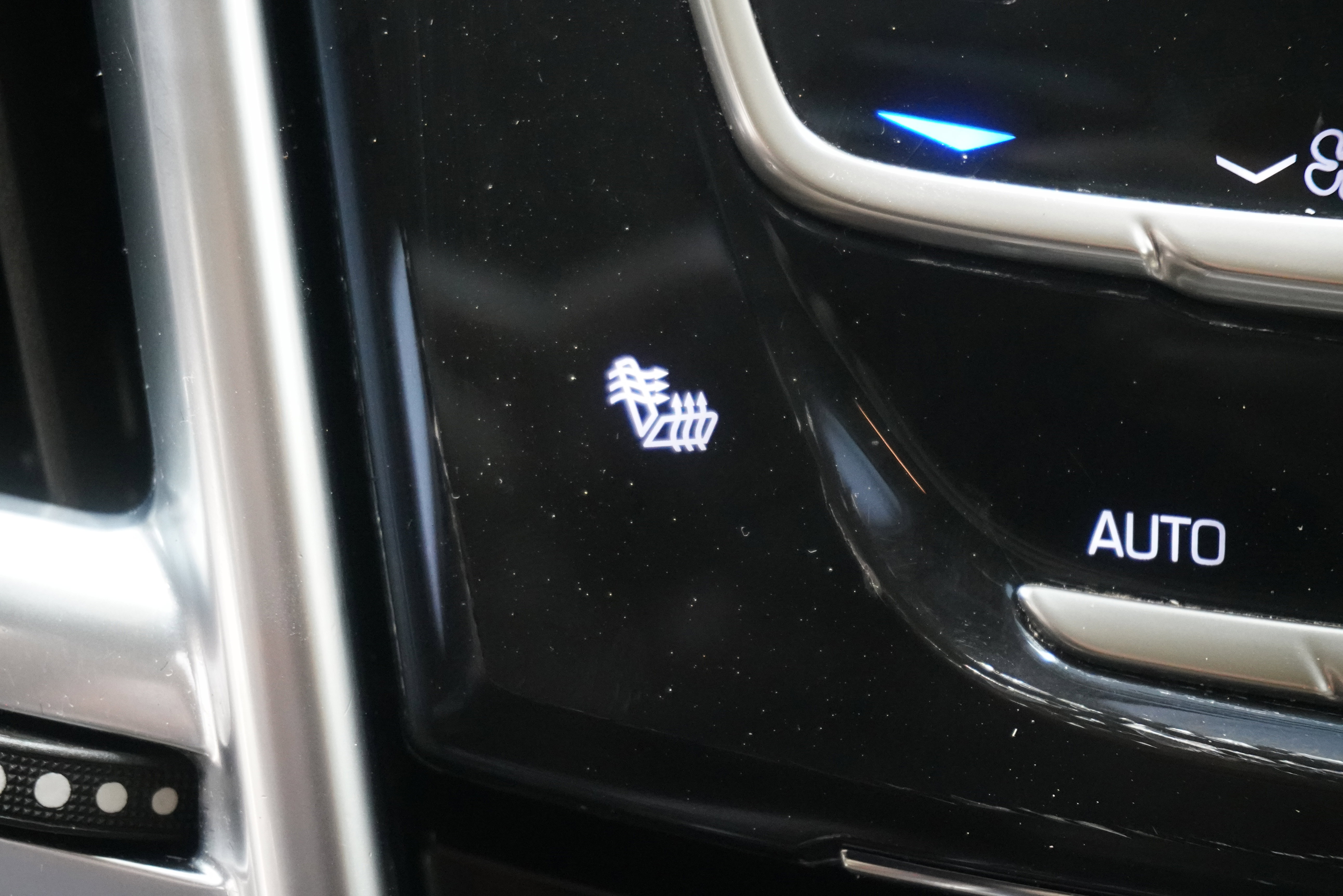 Used 2015 Cadillac SRX Luxury w/ Driver Awareness Package FWD image 14