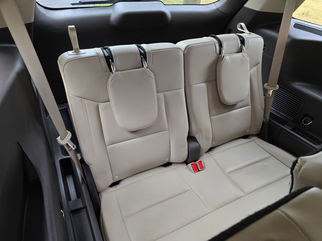 Used 2020 Ford Explorer Platinum w/ Premium Technology Package image 18