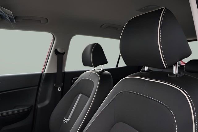 Used 2023 Hyundai Venue Limited image 11