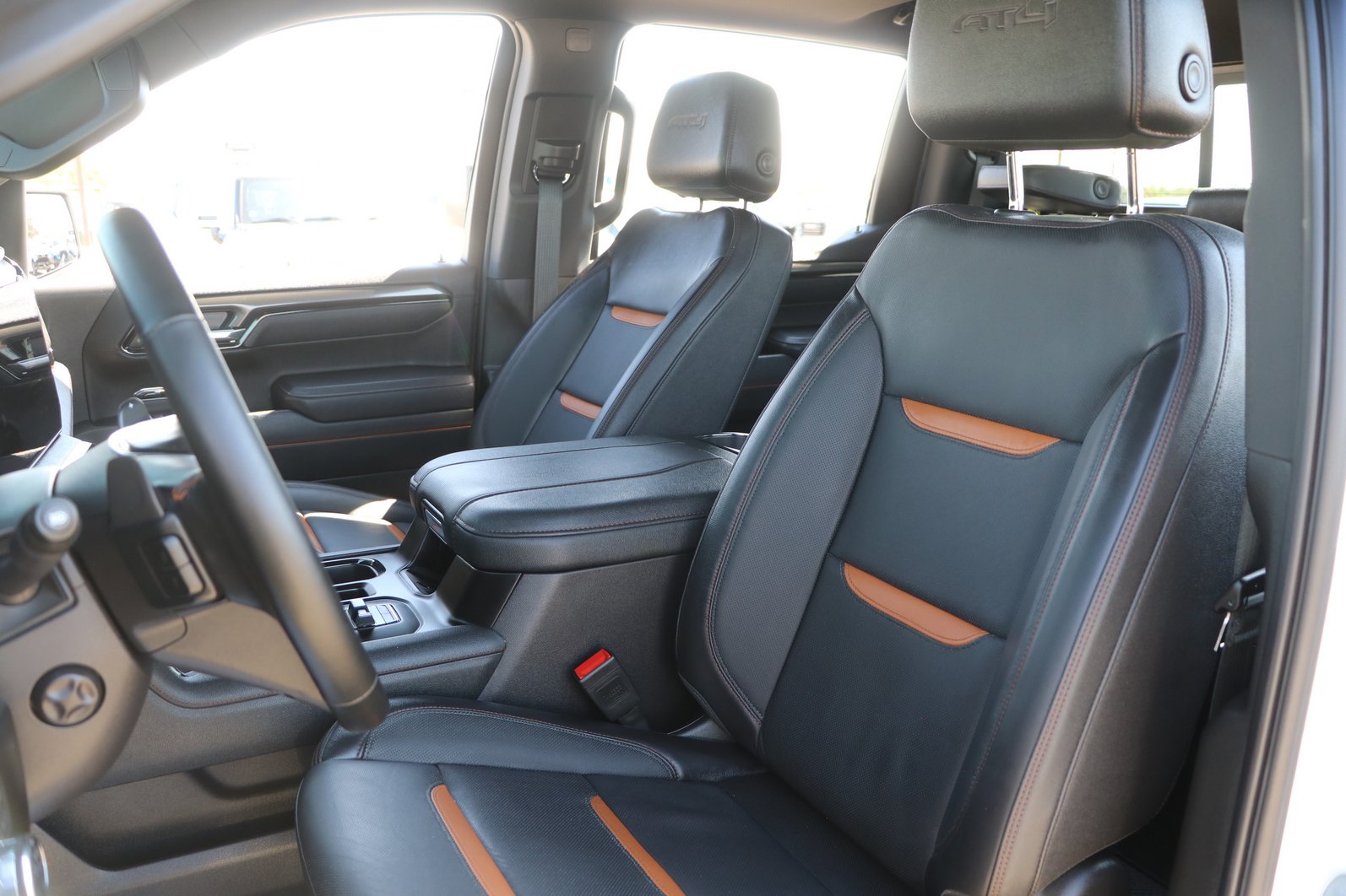 Used 2025 GMC Sierra 1500 AT4 w/ AT4 Premium Package AWD/4WD image 14