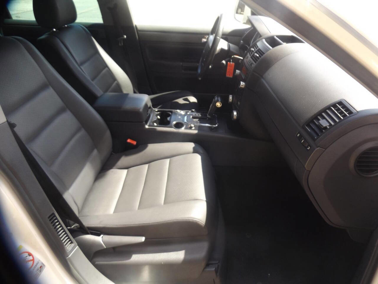Used 2008 Volkswagen Touareg V6 AWD/4WD image 19