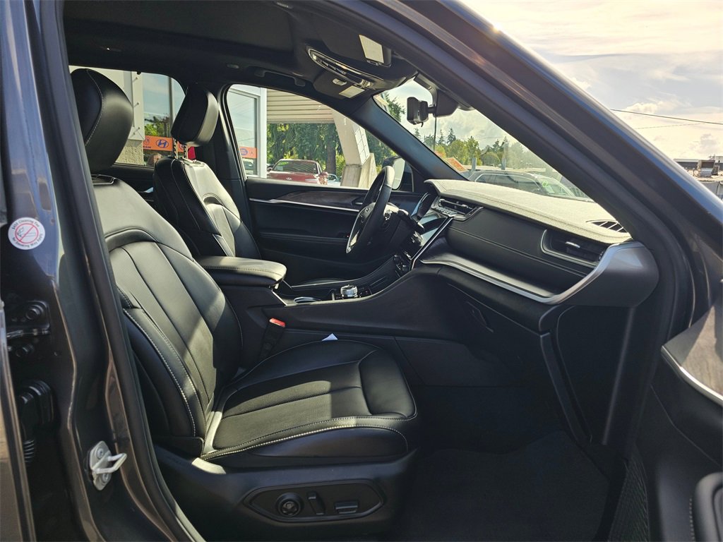 Used 2024 Jeep Grand Cherokee L Limited w/ Luxury Tech Group II image 12