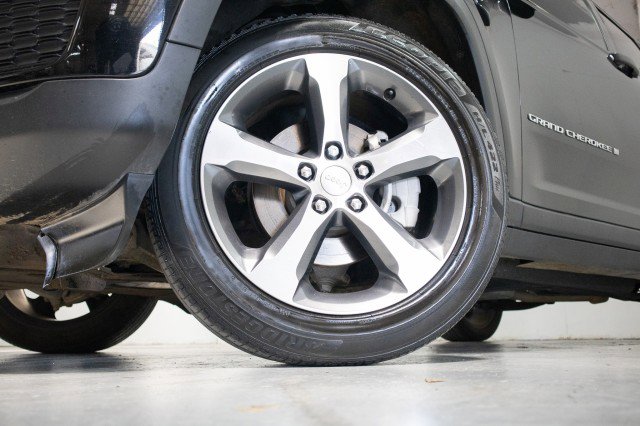 Used 2023 Jeep Grand Cherokee Limited image 3