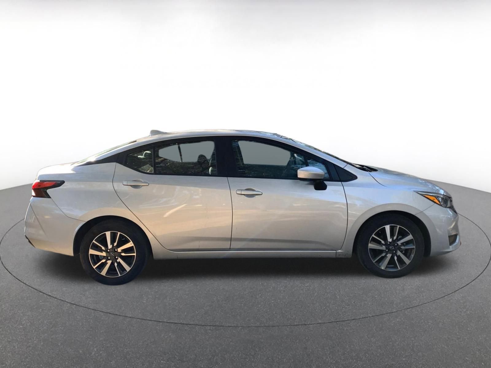 Used 2025 Nissan Versa SV image 8