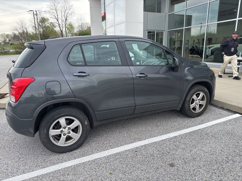 Used 2016 Chevrolet Trax LS image 2