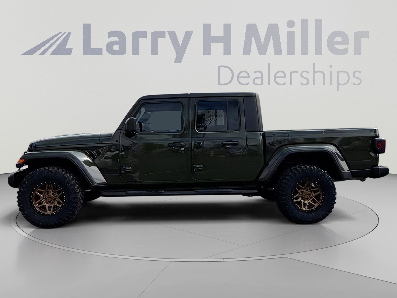 Used 2022 Jeep Gladiator Sport AWD/4WD image 2