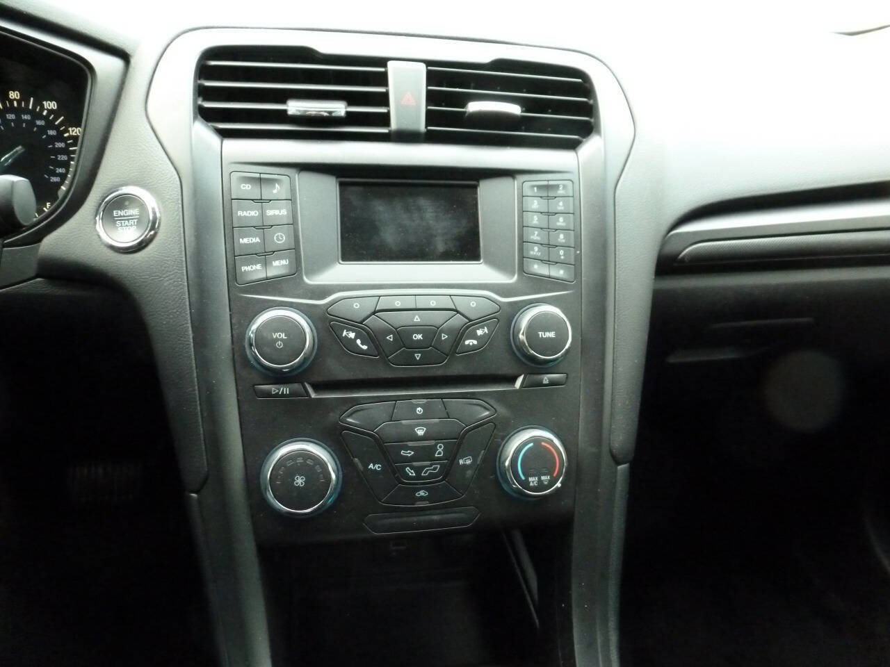 Used 2018 Ford Fusion SE w/ Equipment Group 201A image 13