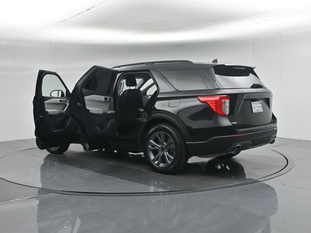 Used 2022 Ford Explorer XLT w/ Equipment Group 202A RWD image 37