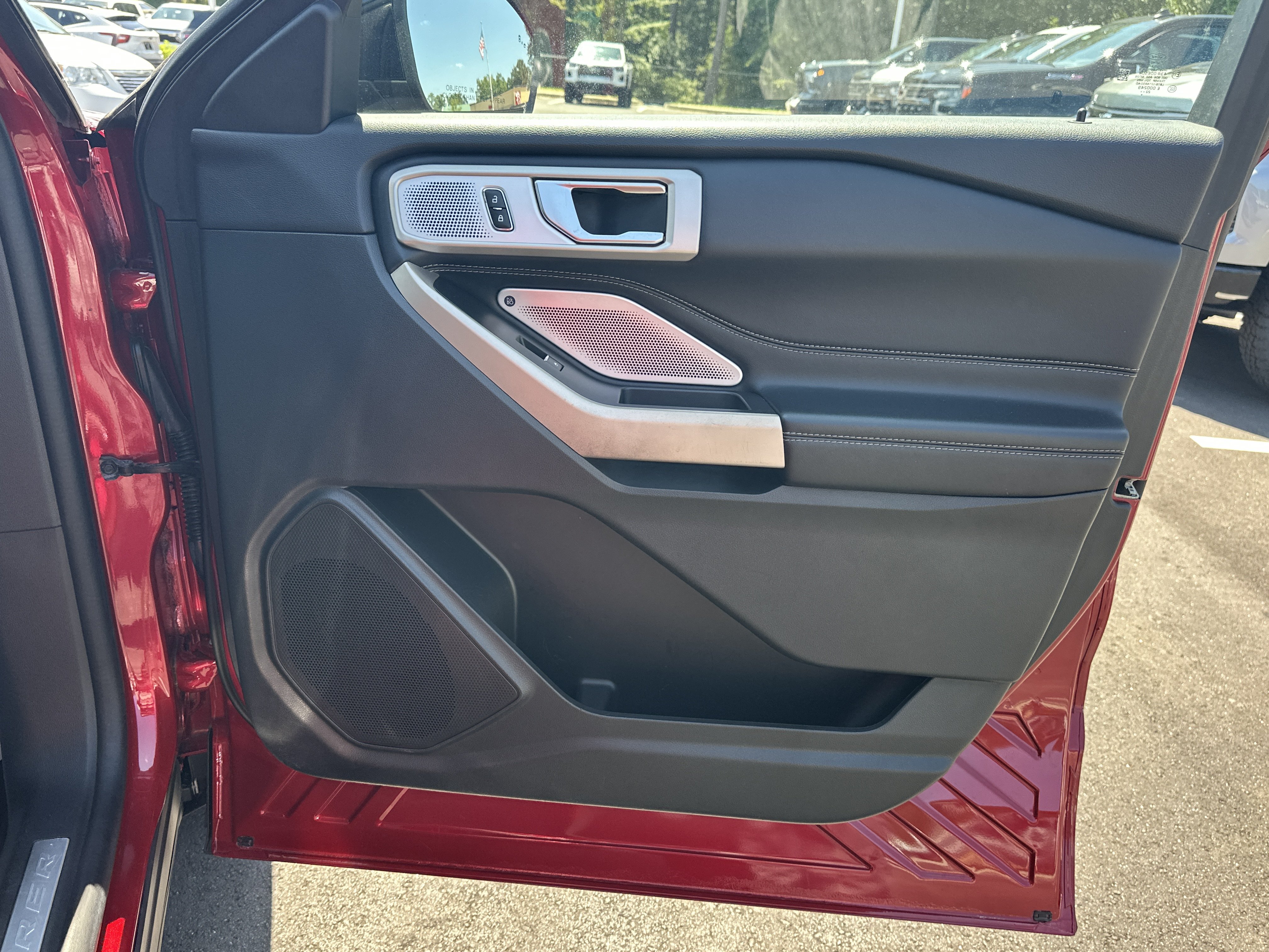 Used 2023 Ford Explorer Limited w/ Limited Technology Package RWD image 15