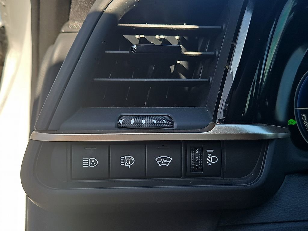 Used 2025 Toyota Crown Signia XLE image 24