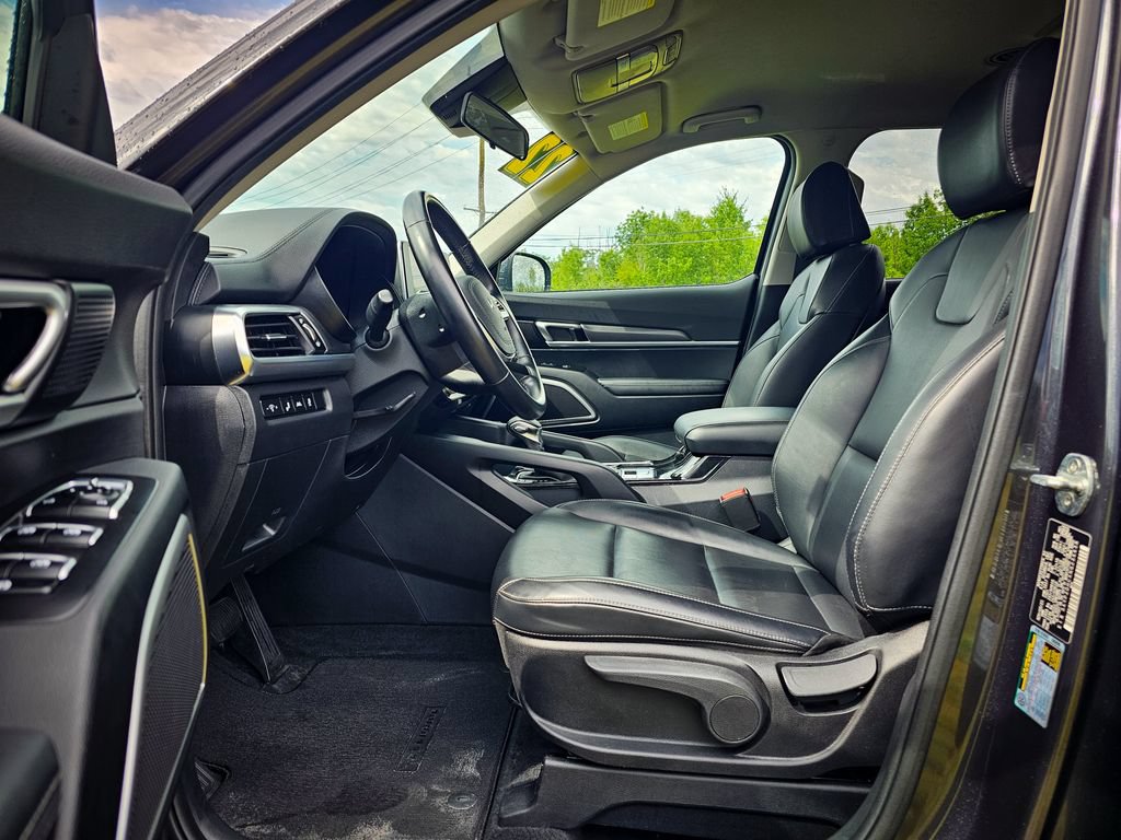 Used 2022 Kia Telluride LX AWD/4WD image 11