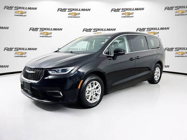 Used 2024 Chrysler Pacifica Touring-L FWD image 3