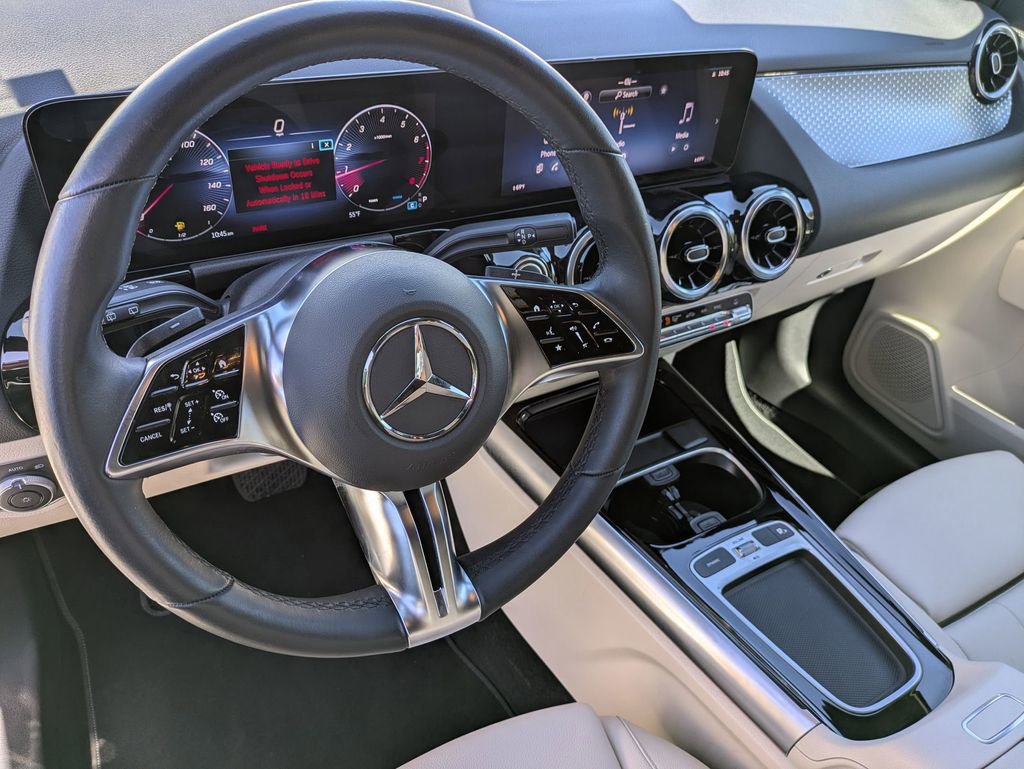 Used 2025 Mercedes-Benz GLA 250 4MATIC image 15