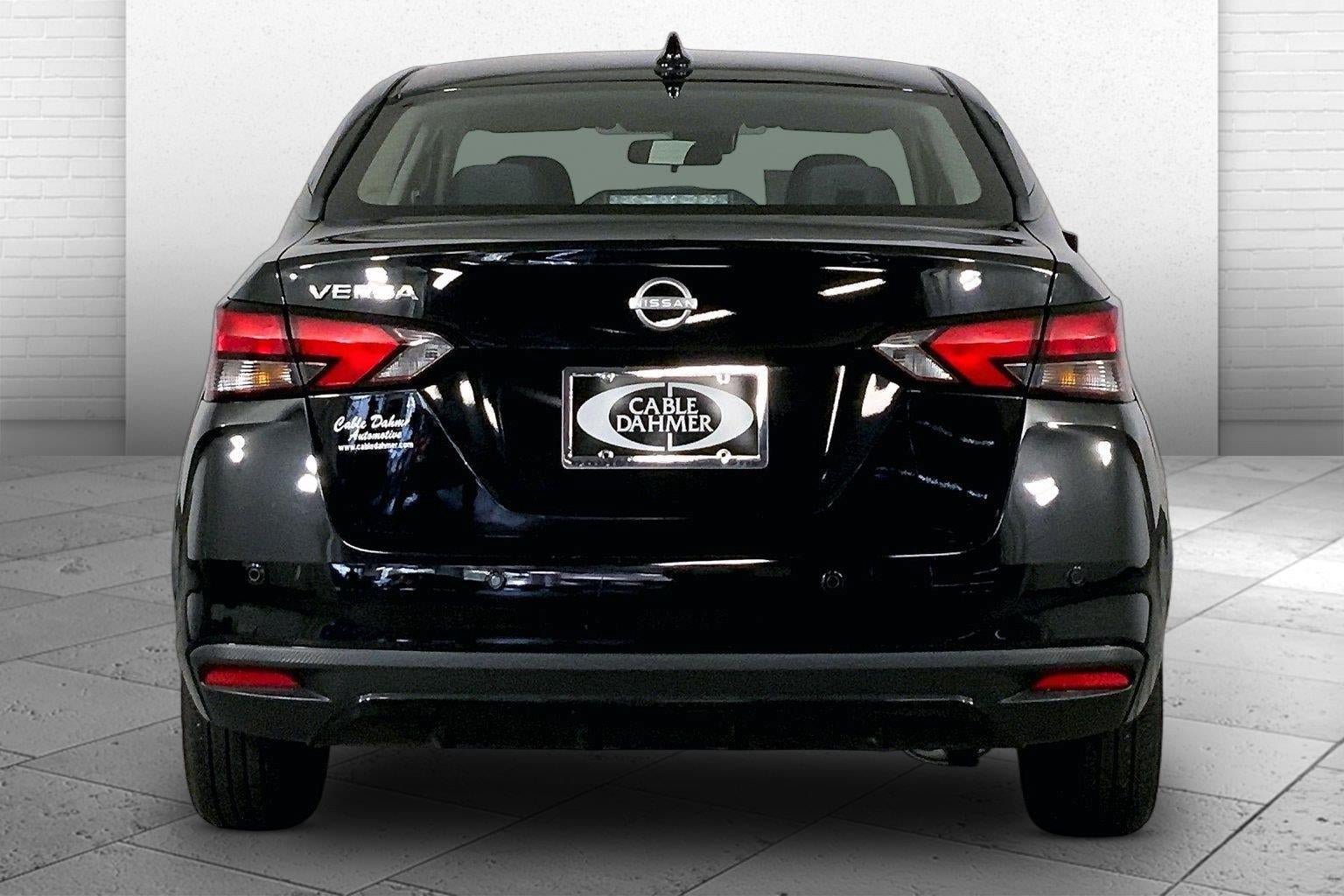 Used 2025 Nissan Versa SV FWD image 3