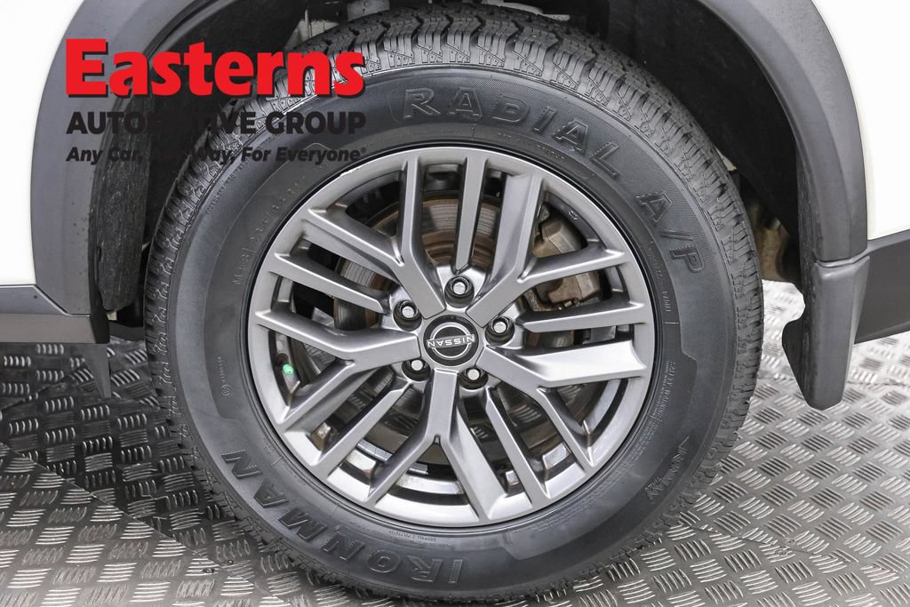 Used 2023 Nissan Rogue S AWD/4WD image 29