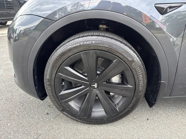 Used 2024 Tesla Model Y 2WD image 12