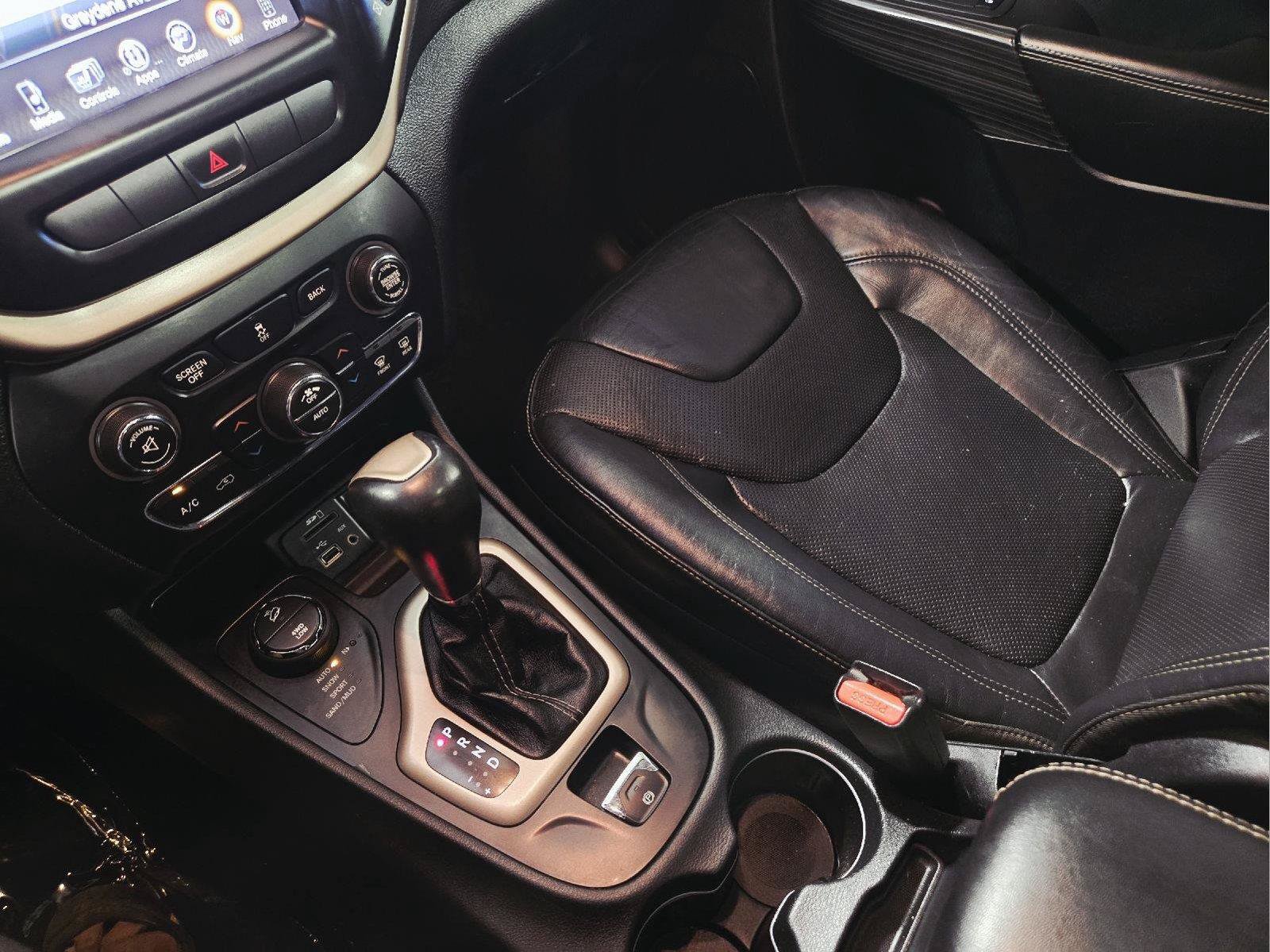Used 2014 Jeep Cherokee Limited w/ Luxury Group AWD/4WD image 36